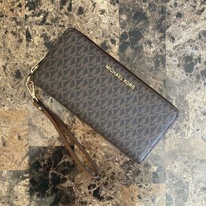 NWOT Michael Kors Clutch Wallet